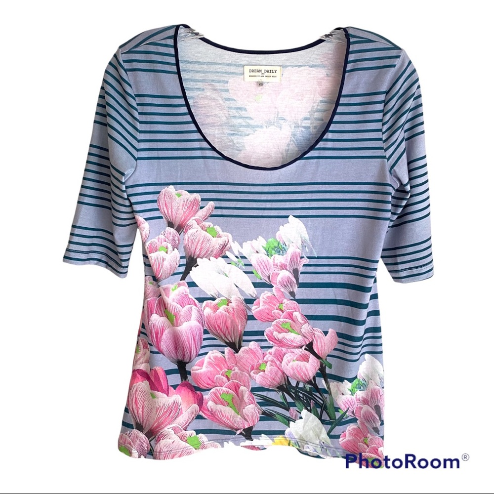 Dream Daily Crocus Photo Realistic Print Top Size XS